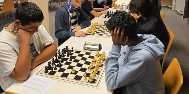Das Team aus Biblis (linke Seite) hielt die Spannung bis zum Schluss aufrecht.  Foto: oh